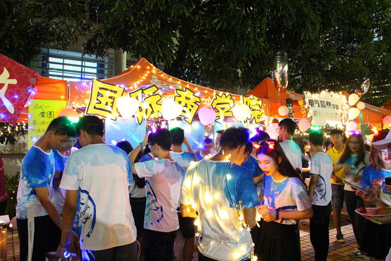 国际商学院摊位,文化广场_副本.jpg