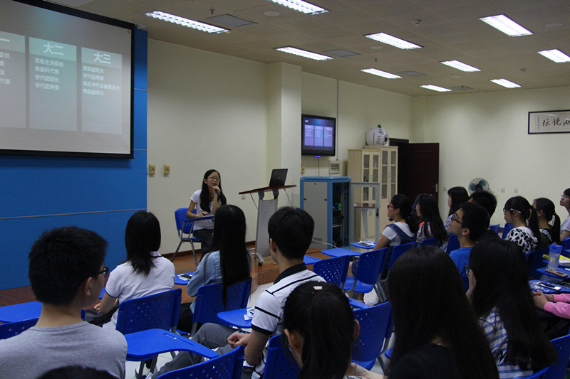 02-国际商学院-朋辈_副本2.jpg