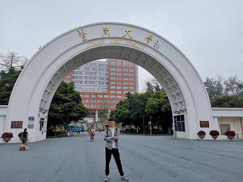 2015级国际商务袁震_副本.jpg