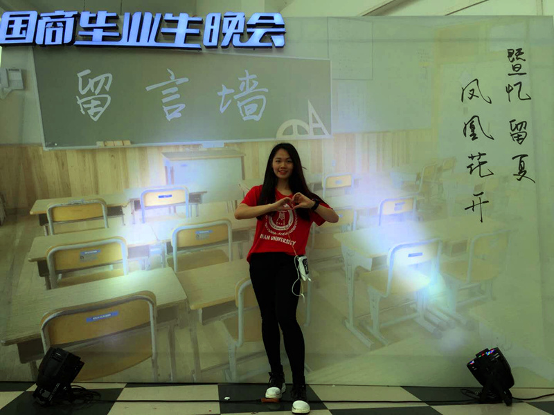 举办毕业生晚会.jpg