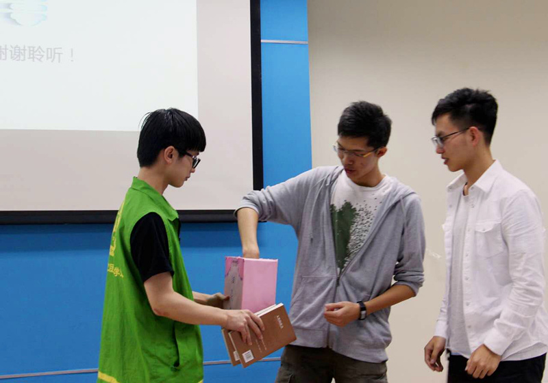 国际商学院20170406 不管方向有无,请勿停下前进的脚步 邓智宇_副本.jpg