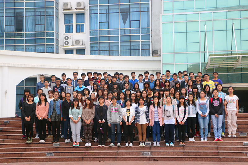 国际商学院2013级金融工程班集体合照 (3)_副本.jpg