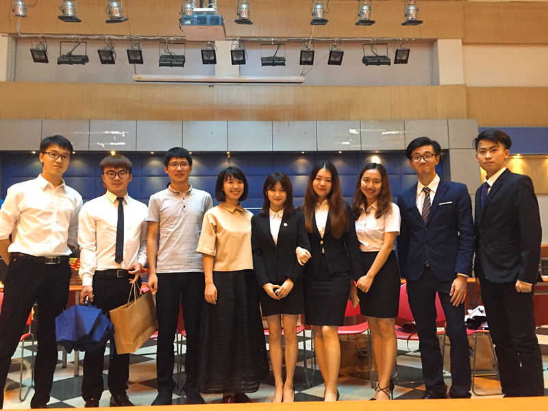 与学生会指导老师和主席团合影_副本.jpg