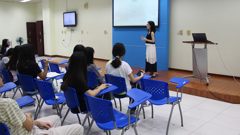 01_国际商学院_朋辈_副本.jpg