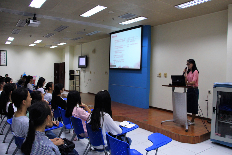 1—国际商学院—朋辈_副本.jpg