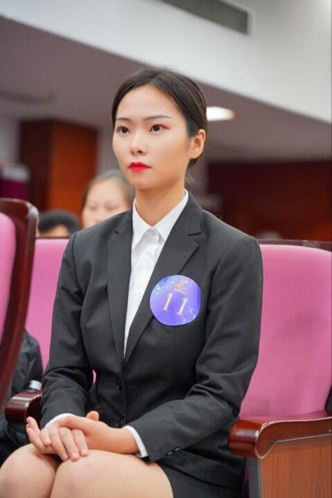 17国际商务吴采柔2_副本.jpg